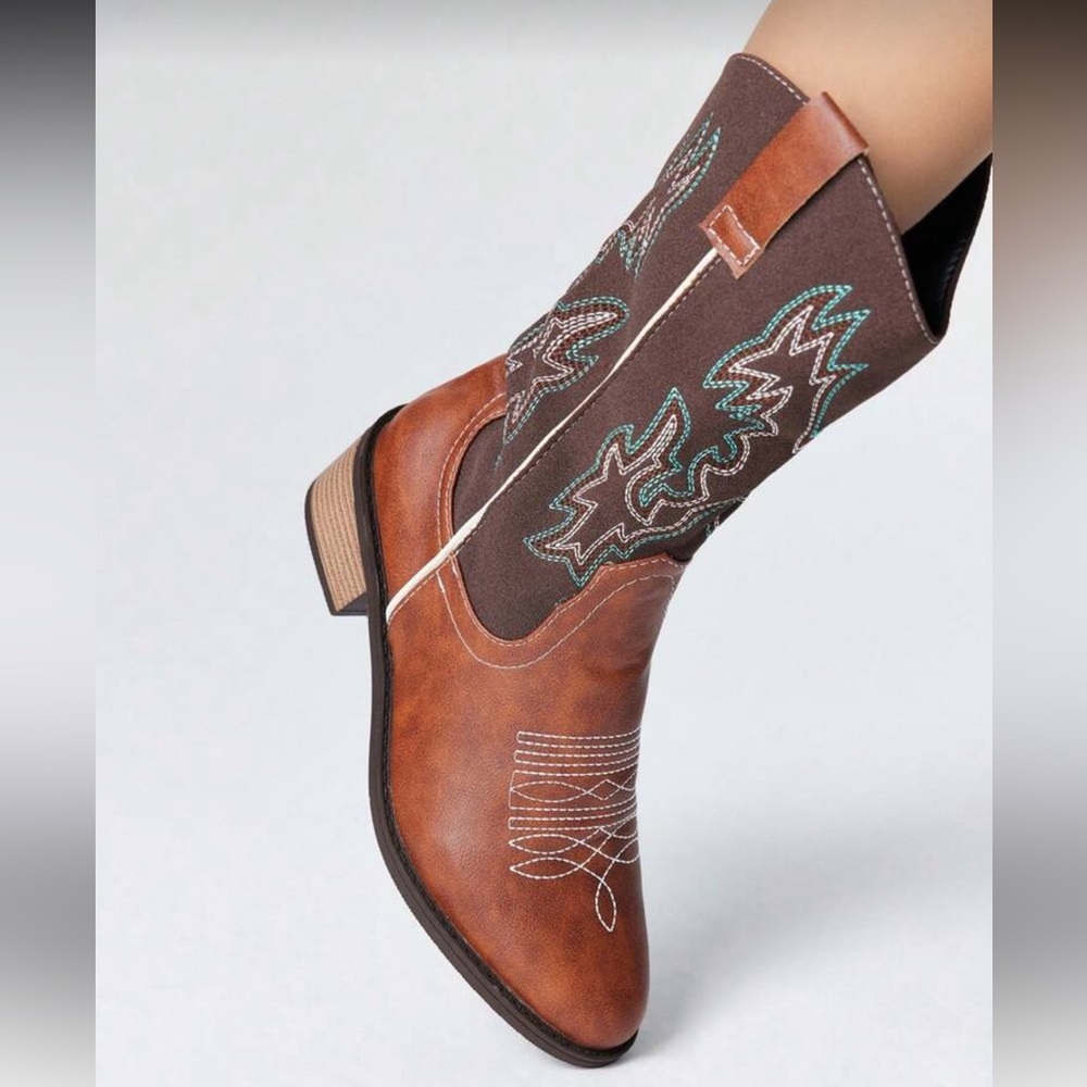 Brown cowboy embroided Women's Boots - Picture 3 of 5